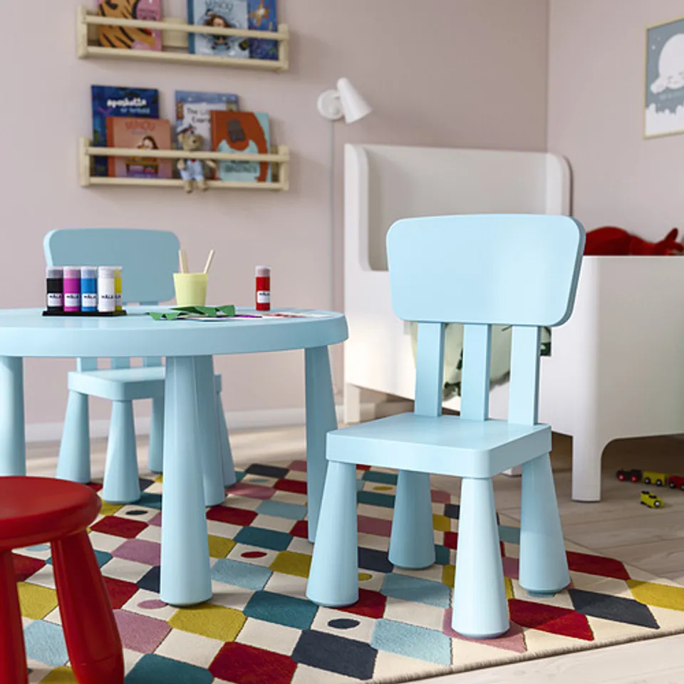 table + chair, photo 1