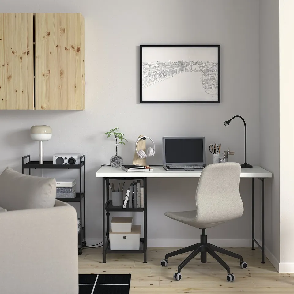 LAGKAPTEN / SPÄND in a room