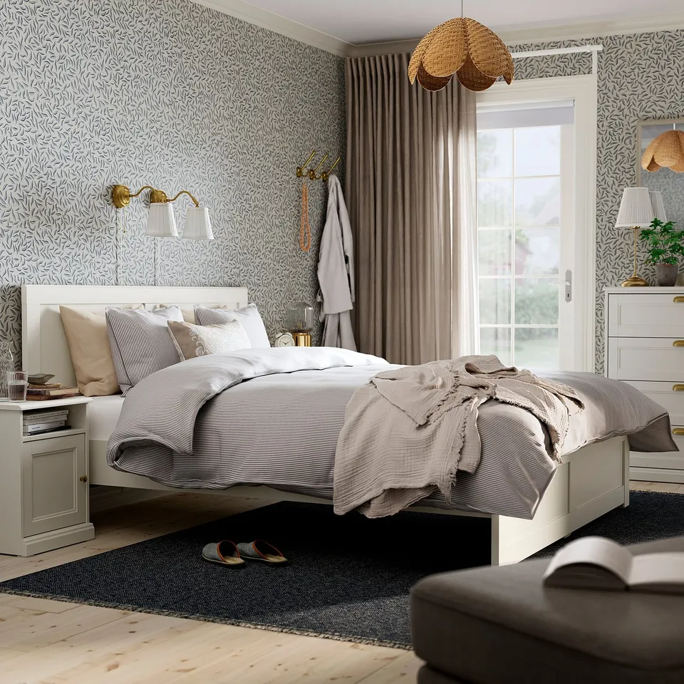 FÅGELFJÄLLET in a room