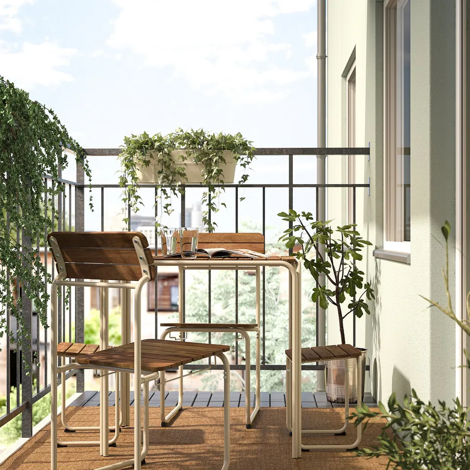Modern balcony: FURUÖN set with wooden table & chairs, compact and stylish, fits small spaces.