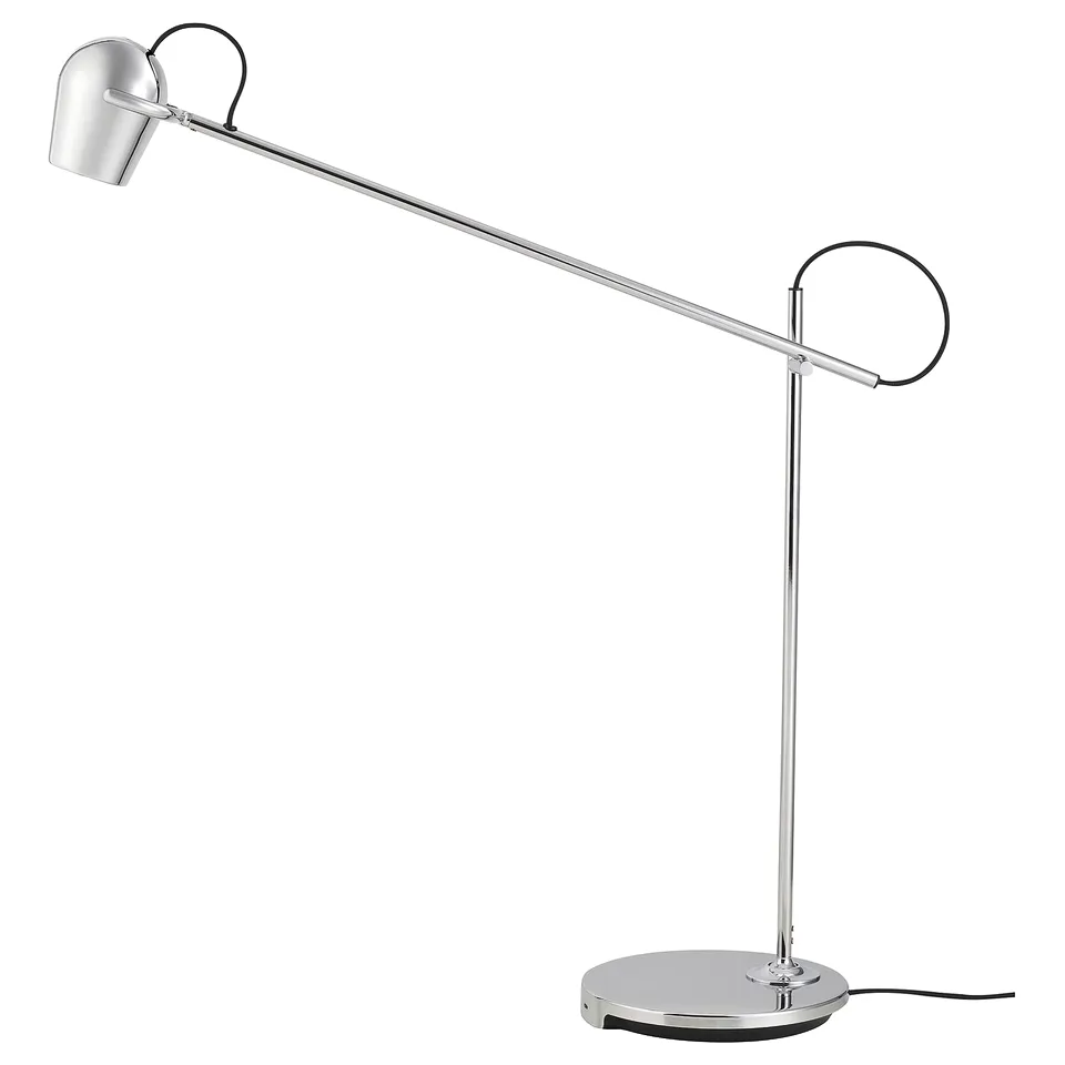 Modern desk lamp MODERMOLN in chrome, featuring adjustable arms for directional light, with usb-c charging port.