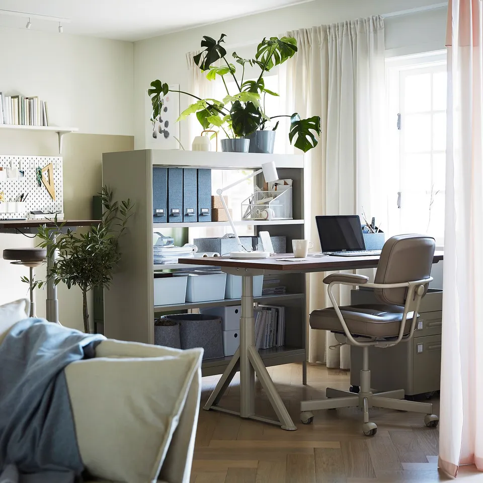 IDÅSEN in a room