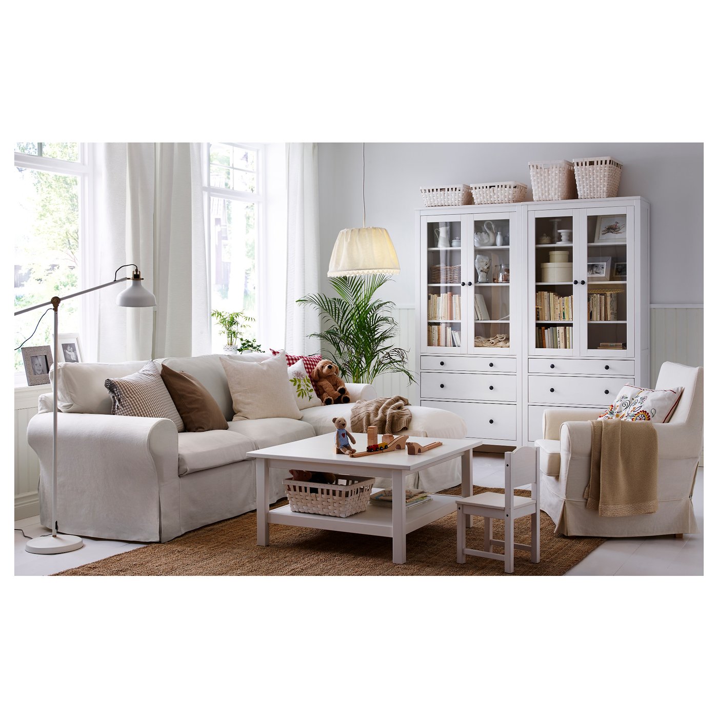 Cosy living room with HEMNES furniture, neutral decor, and plant.