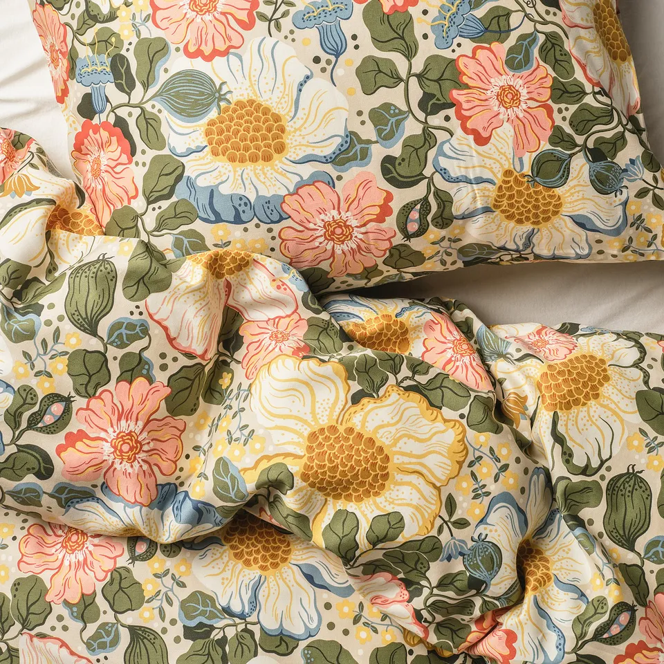 Floral bed set with vibrant, detailed blooms on soft, silky fabric.