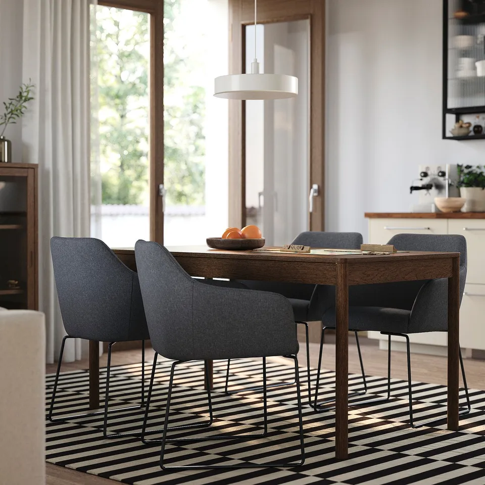 TONSTAD / TOSSBERG Table and 4 chairs, brown oak veneer/Gunnared dark grey black, 150x80 cm