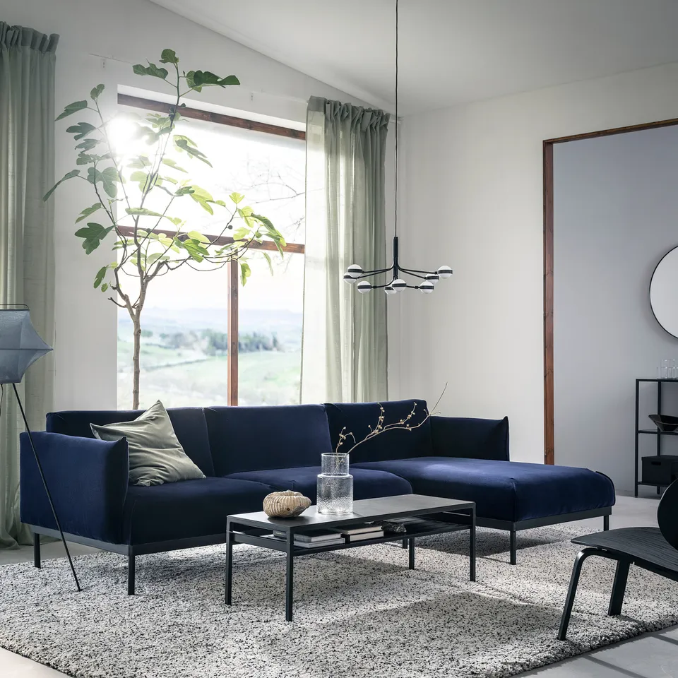 ÄPPLARYD in a room