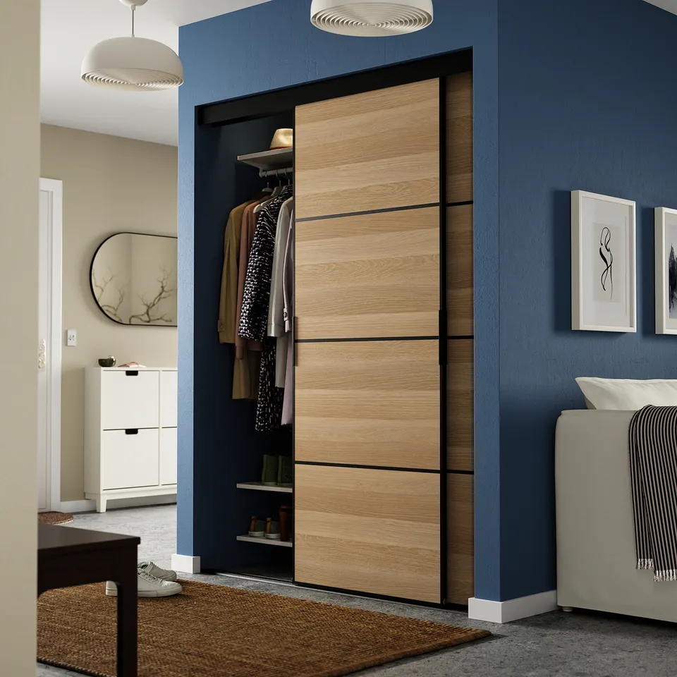 SKYTTA / MEHAMN in a room