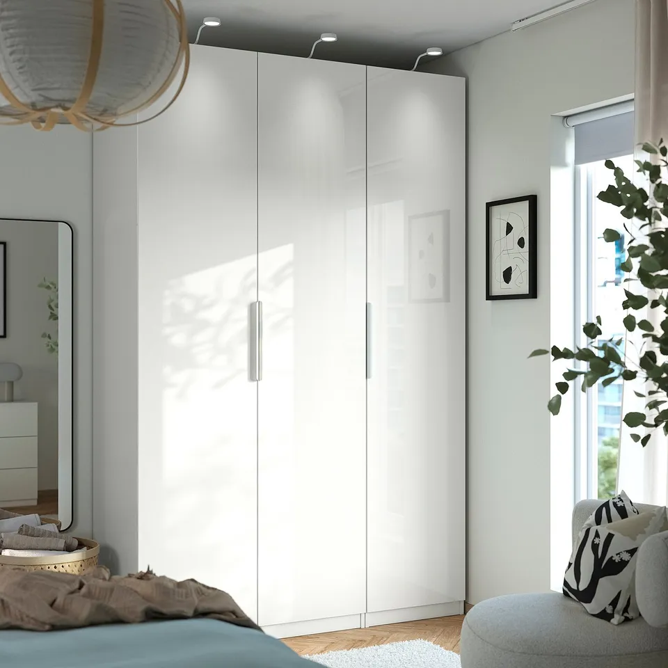 PAX / FARDAL in a room