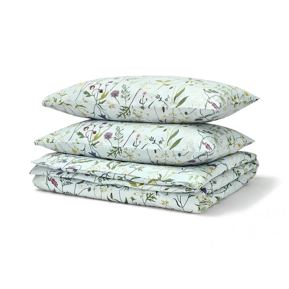 Light blue MATTOXBÄR duvet set, featuring floral meadow design on soft, 100% organic cotton.