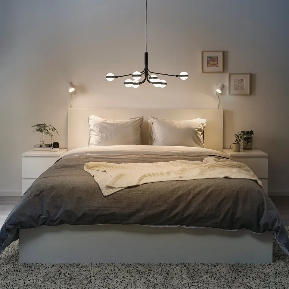 STORSLINGA in a room