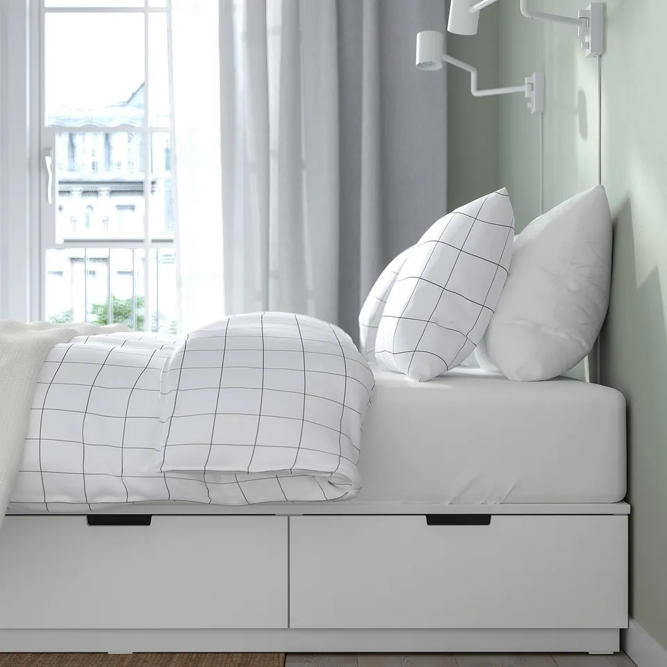 Minimalist bed with 6 storage drawers, perfect for small spaces.