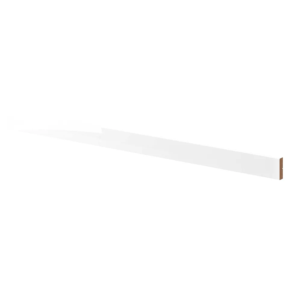 White FÖRBÄTTRA cabinet trim.