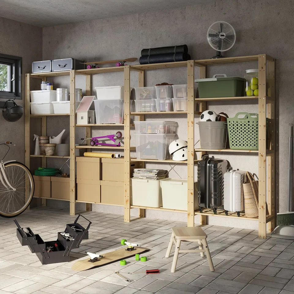 HEJNE in a room