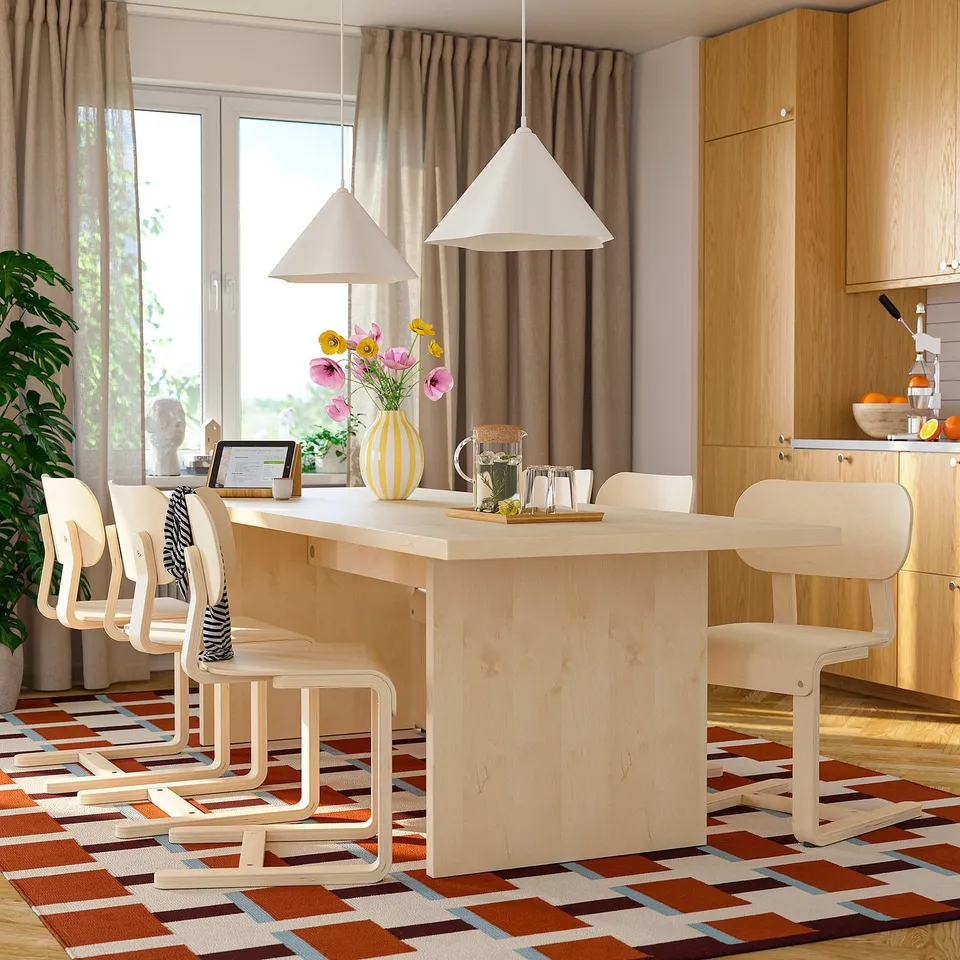 BERGSHYTTAN / LYCKAN in a room