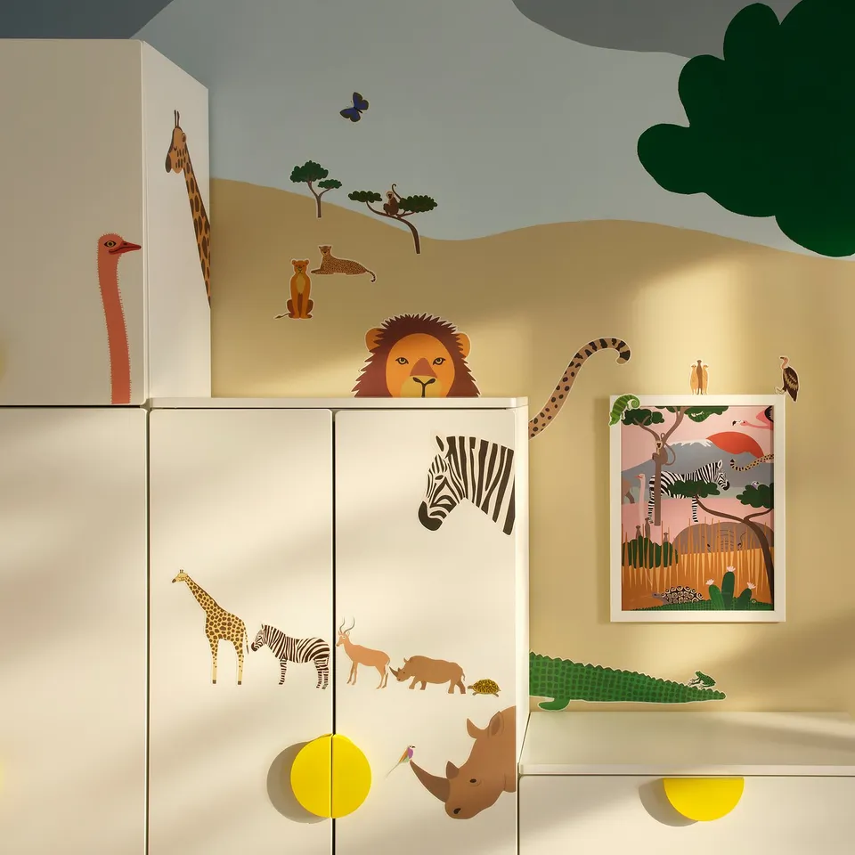 SANDLÖPARE in a room