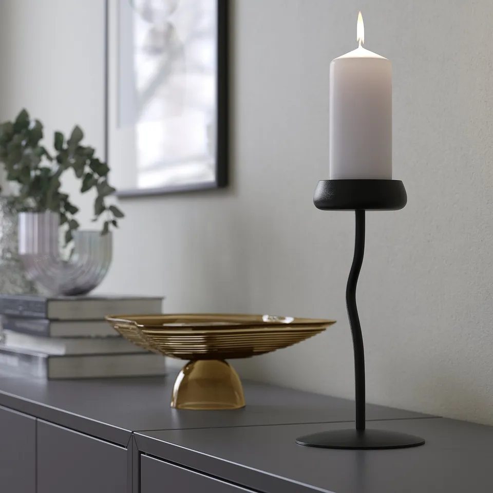 SILVERPÄRON in a room