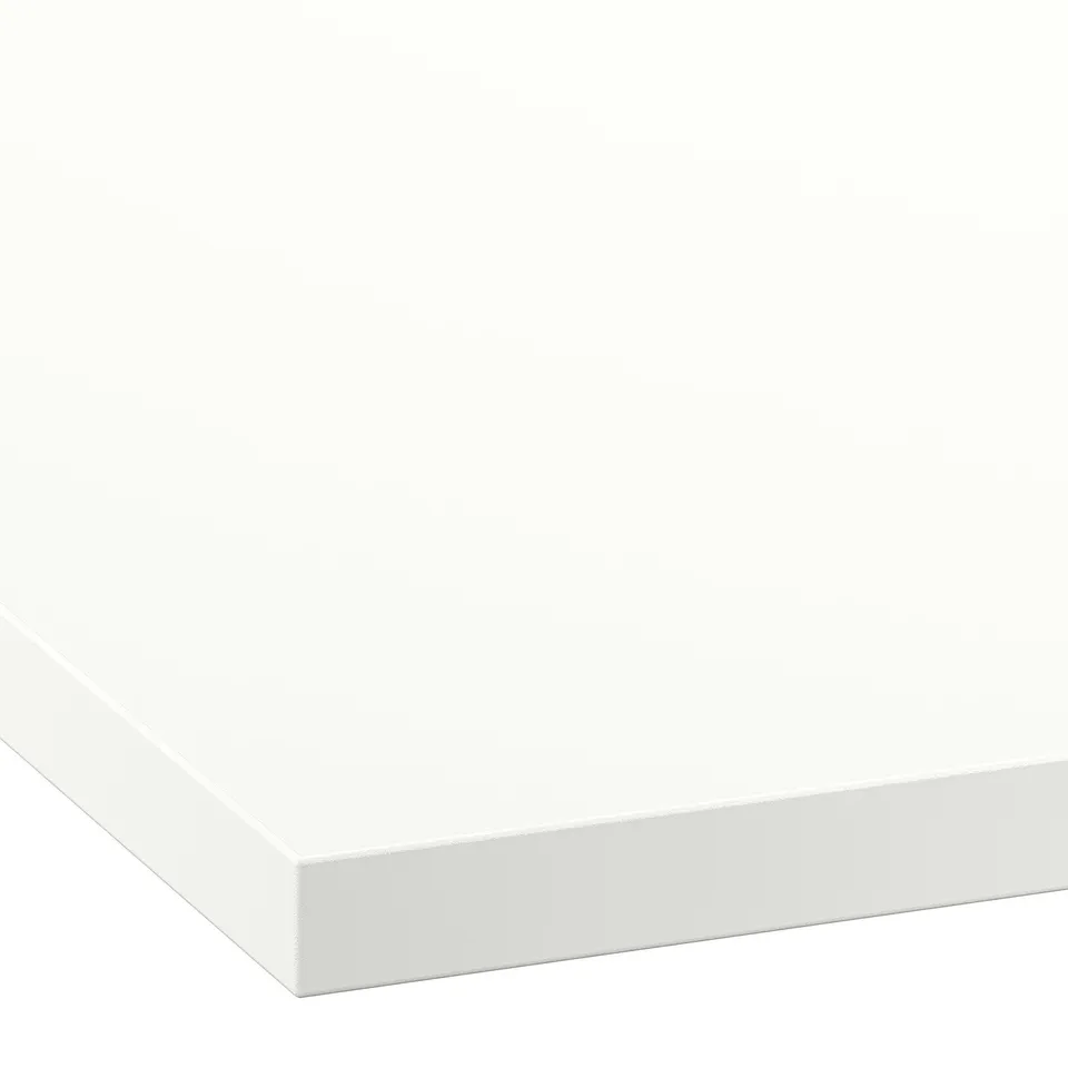 White kitchen worktop with smooth, clean surface and straight edges, showcasing durability and modern style.