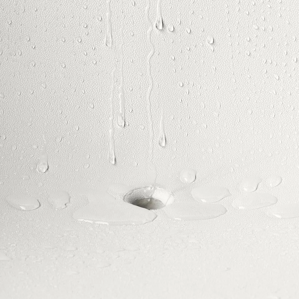 Close-up of SKARPÖ armchairs drain hole and water droplets, showcasing its weather-resistant design for outdoor use.