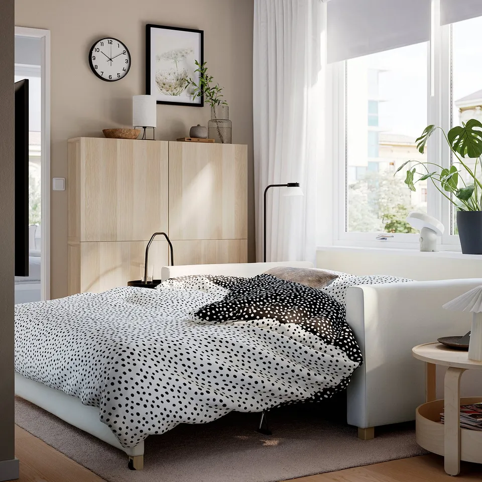 SALTSJÖBADEN in a room