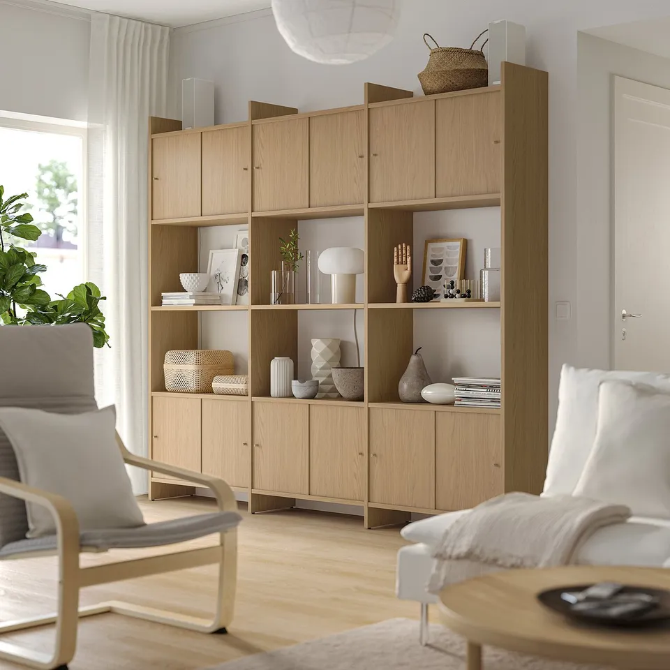 LÅDMAKARE in a room