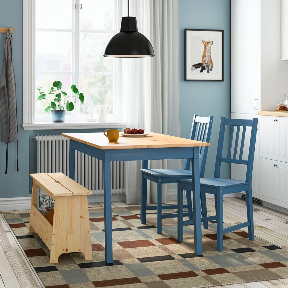 PINNTORP / PERJOHAN in a room