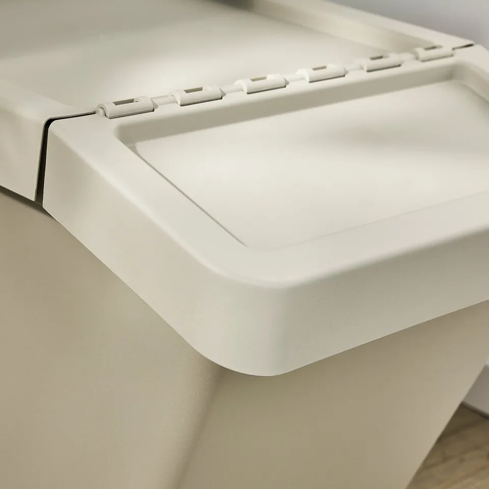 Photo shows a white SORTERA bin with a foldable lid and rounded corners, emphasising durability and cleanliness.