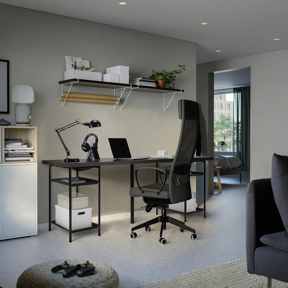 LAGKAPTEN / SPÄND in a room