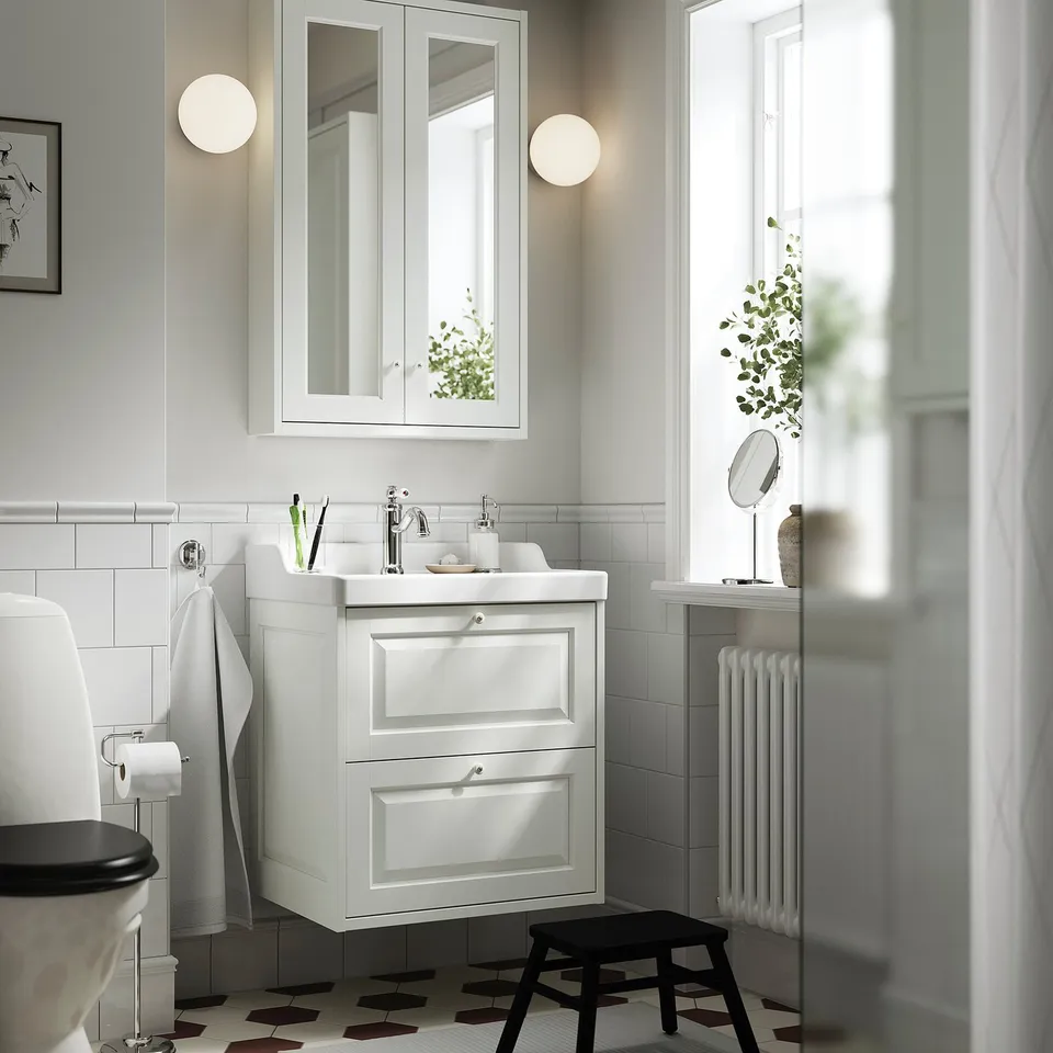 RUTSJÖN in a room