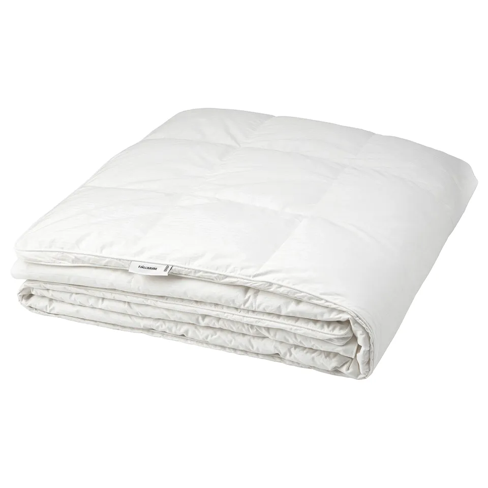 The fjällräven duvet is white, rectangular, with stitched sides. It is soft and fluffy, filled with 90% down and 10% feathers, for a cosy feel.