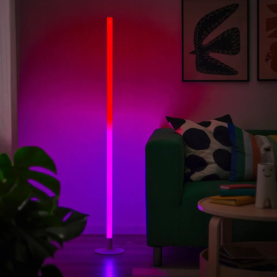 FÖRLIG in a room