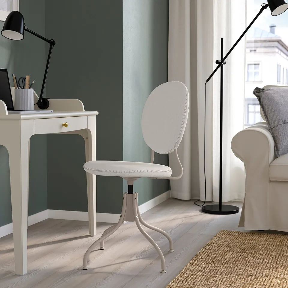 White BJÖRKBERGET office chair in cosy home office.