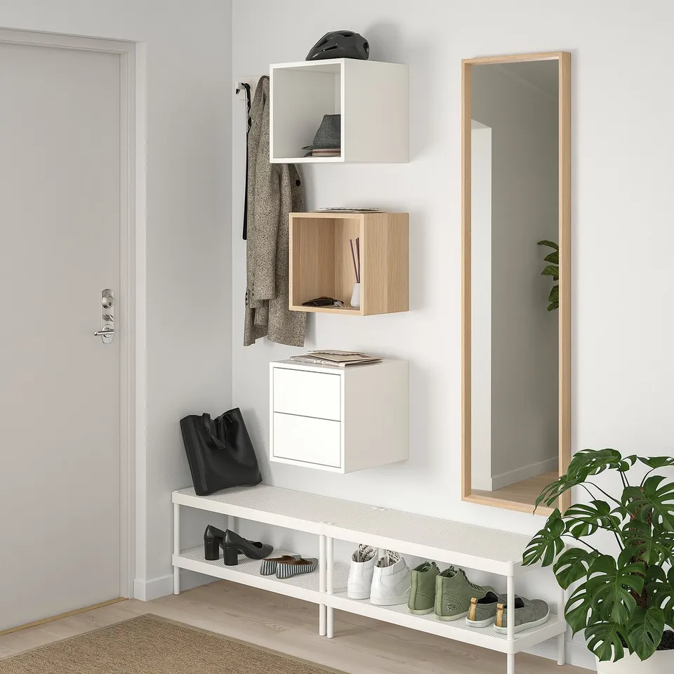 EKET in a room