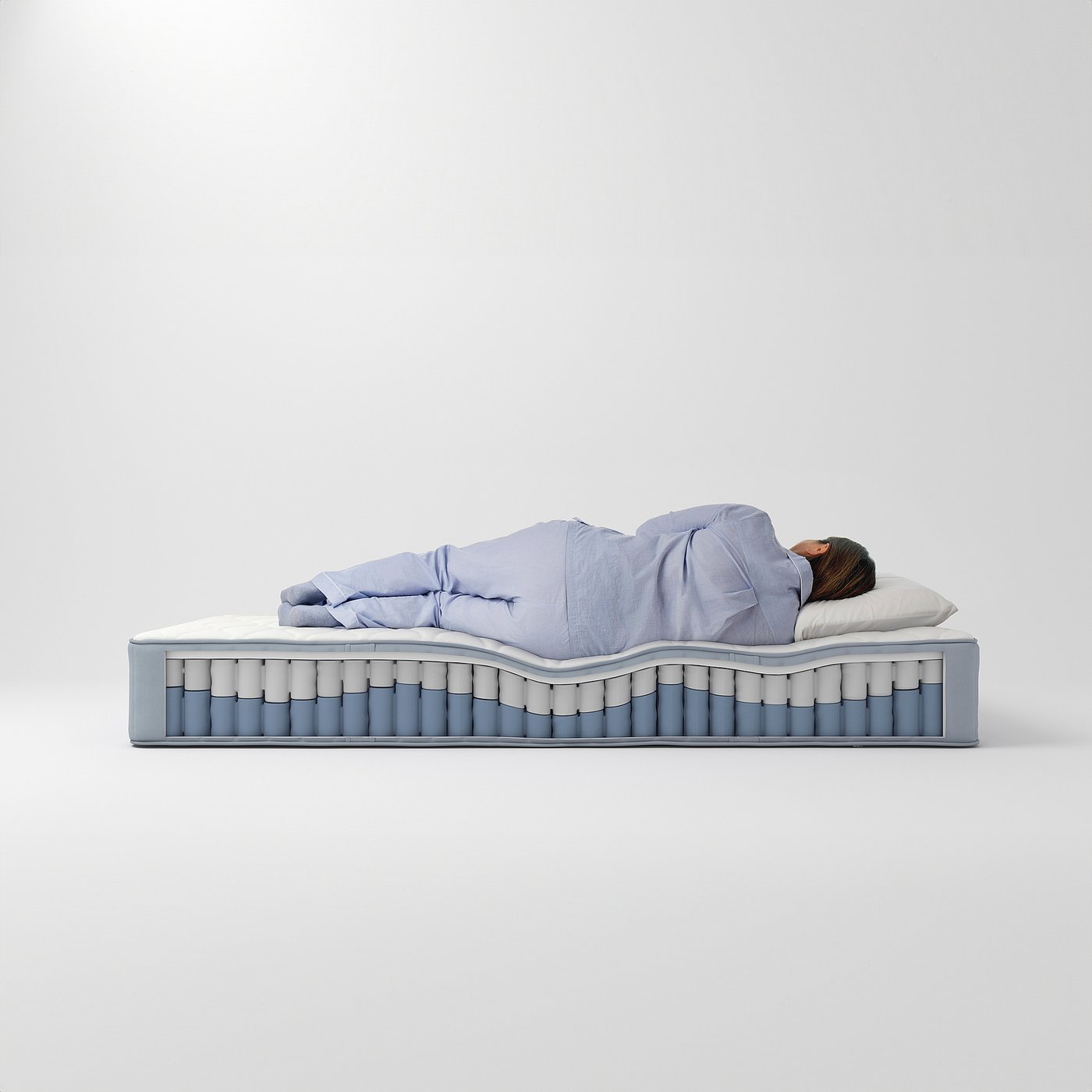 Person sleeps on VÅGSTRANDA blue mattress with pocket springs.