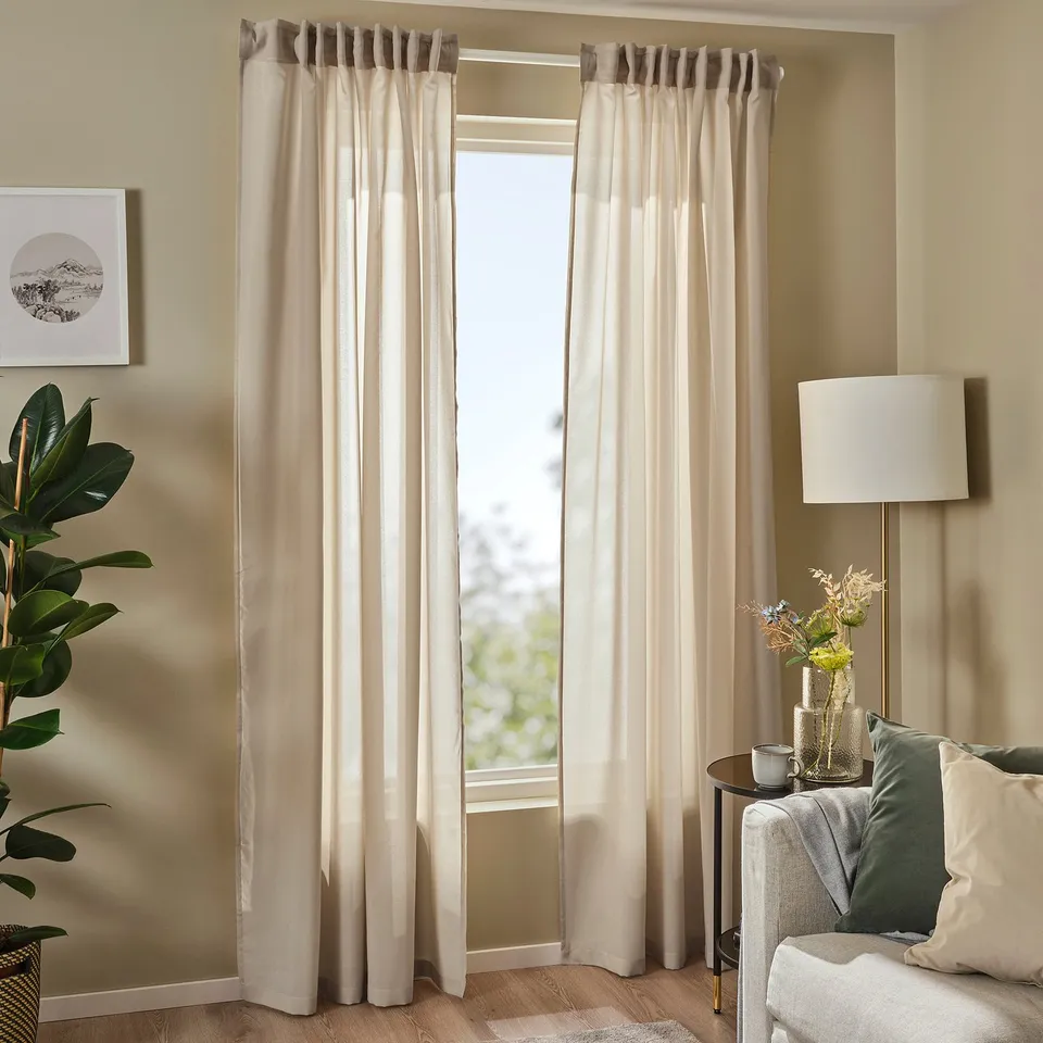ROSENROBINIA in a room