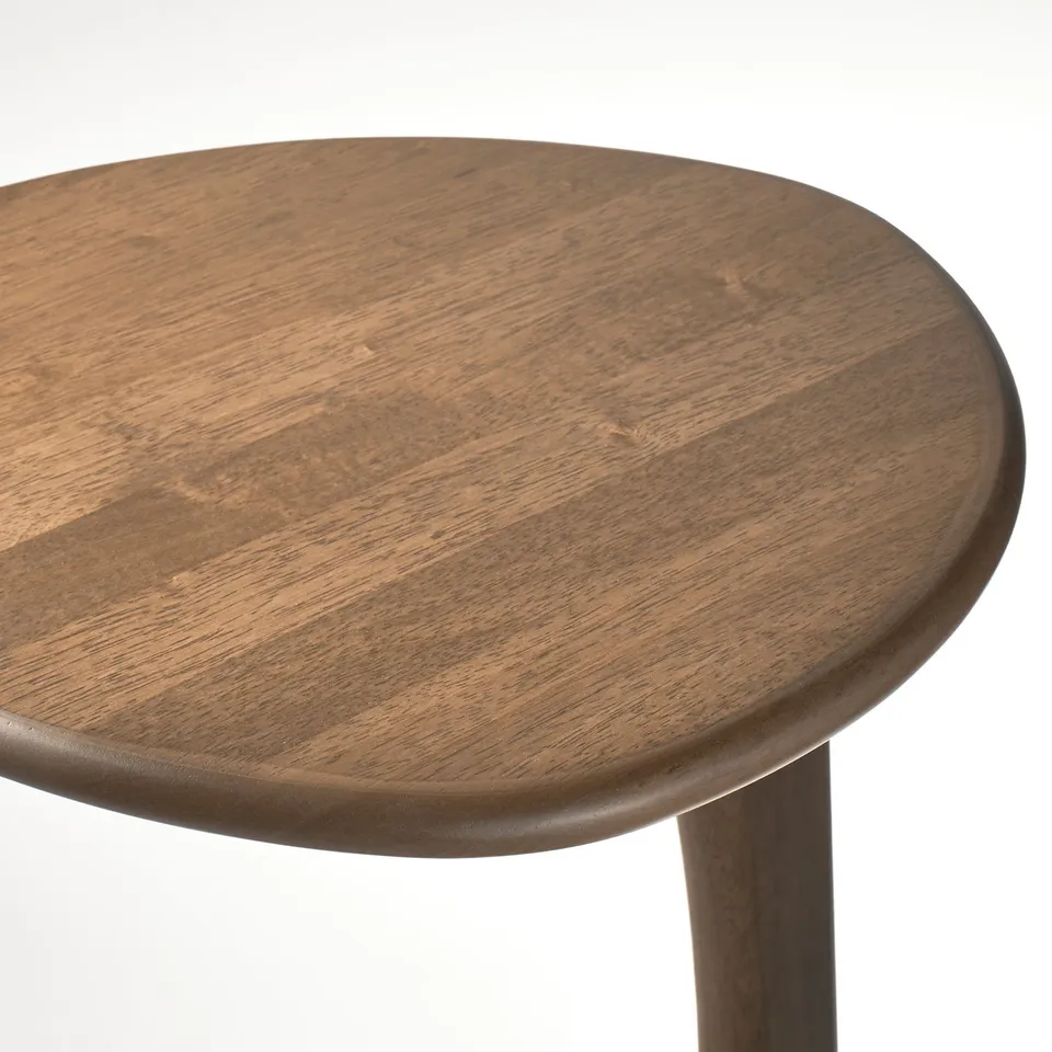 Round wooden table, rich walnut finish, smooth and even surface. Tapered leg, simple design, natural grain texture.