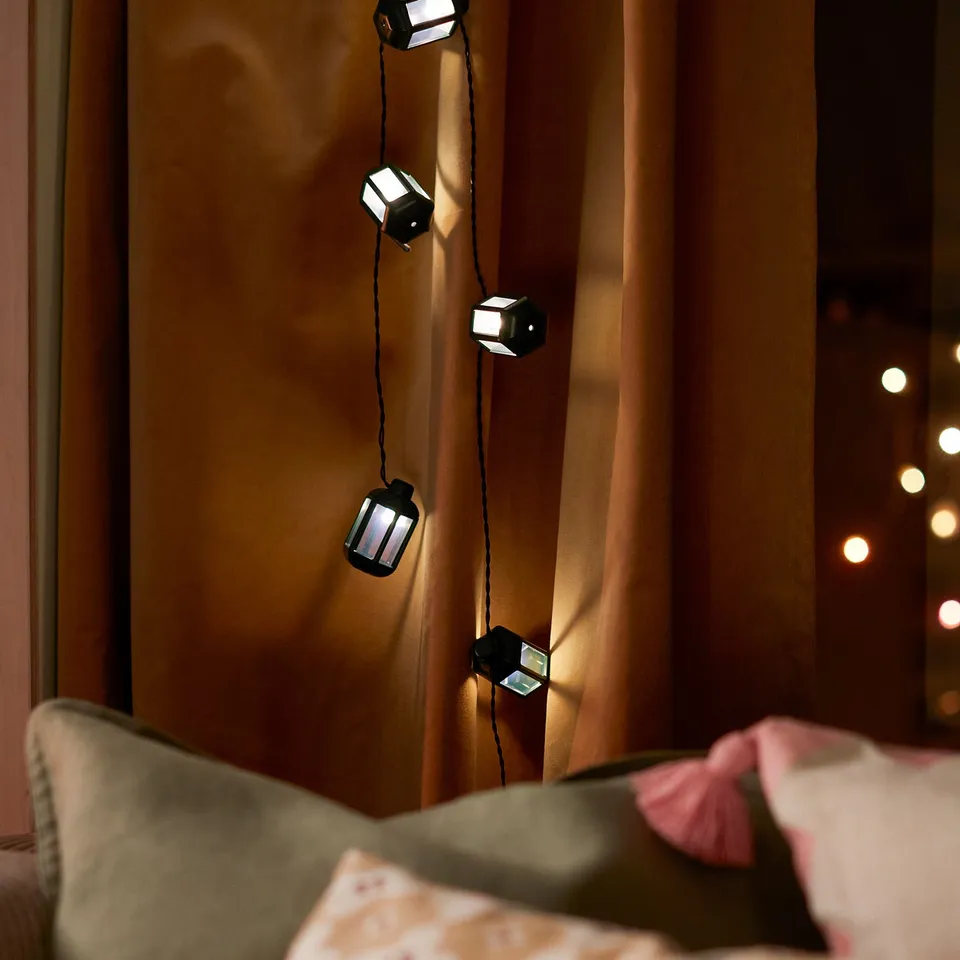 GOKVÄLLÅ in a room