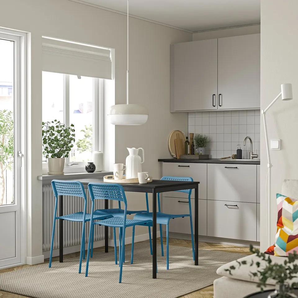 part: SANDSBERG table and 4 chairs