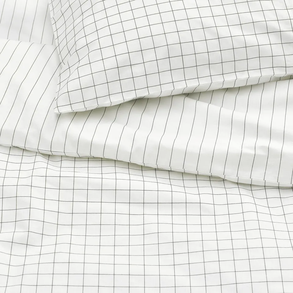 Duvet cover with check & stripe patterns, soft & well-stitched.