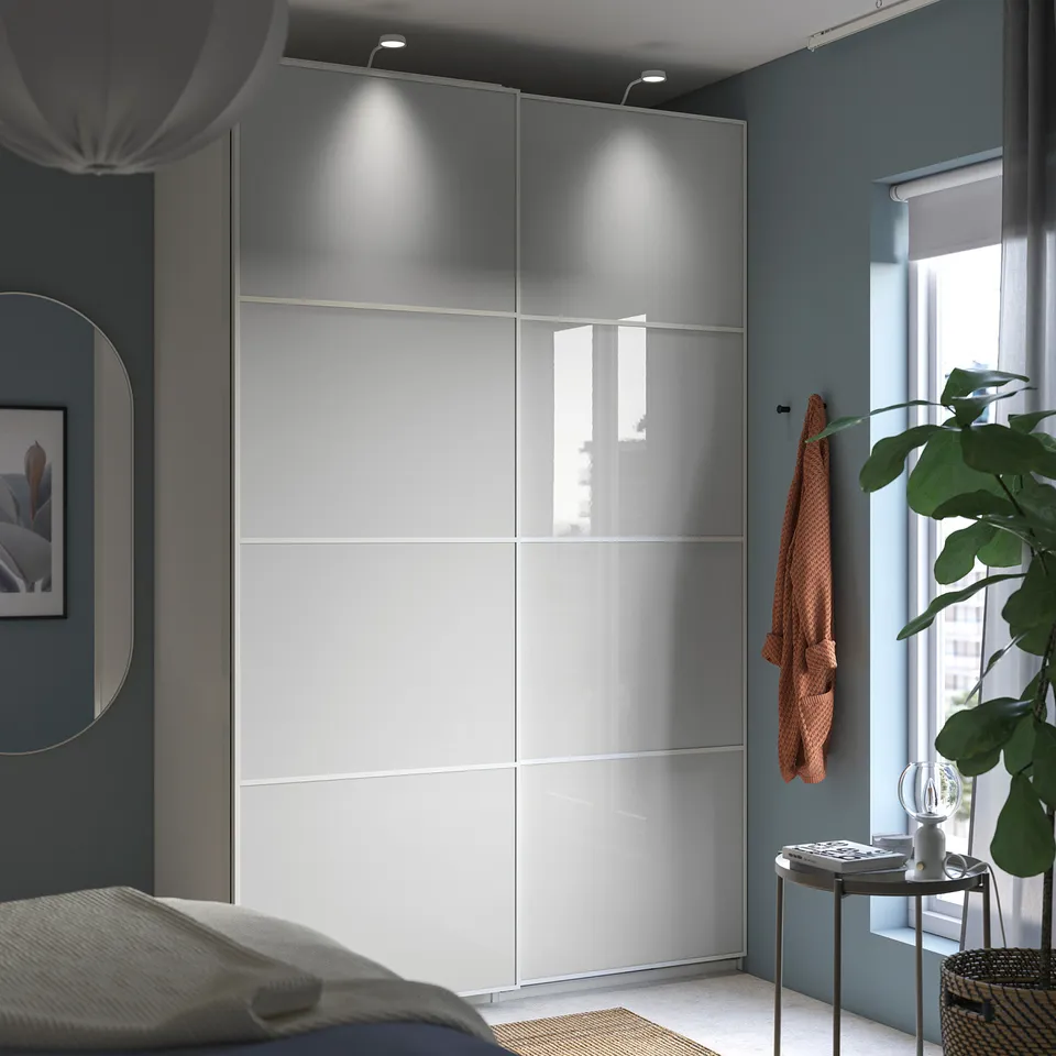 HOKKSUND in a room