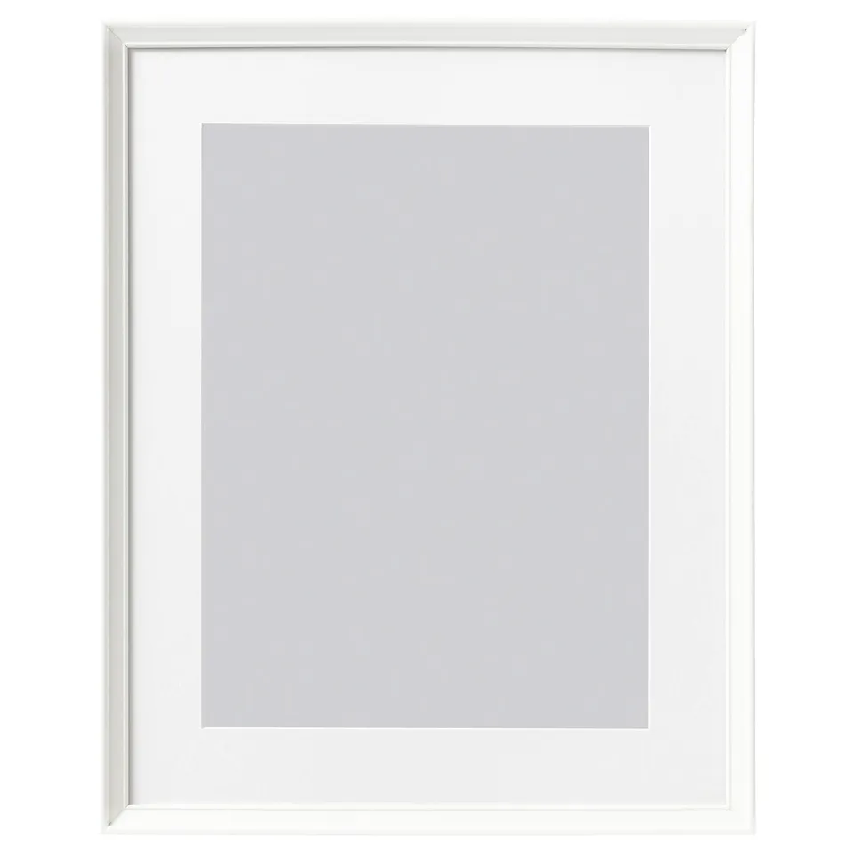 The KNOPPÄNG picture frame in white. It is rectangular with a slim profile and plastic front protection.