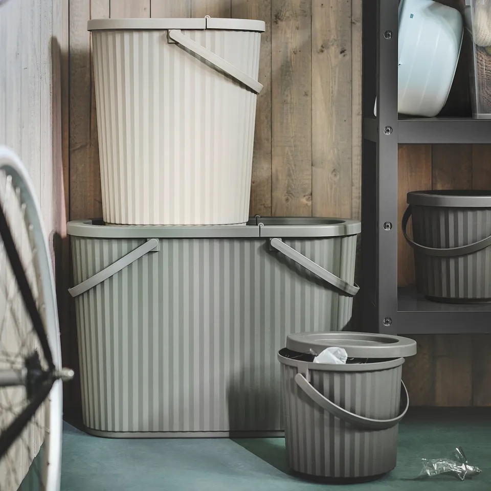 DAMMÄNG in a room