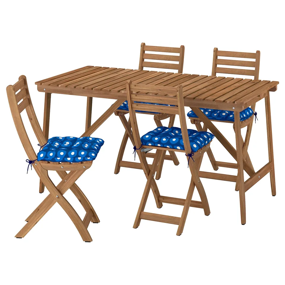 Askholm outdoor set: light brown wood, blue polka dot cushions.