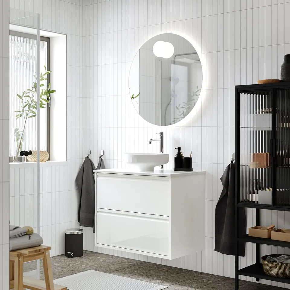 ÄNGSJÖN / LERSJÖN in a room