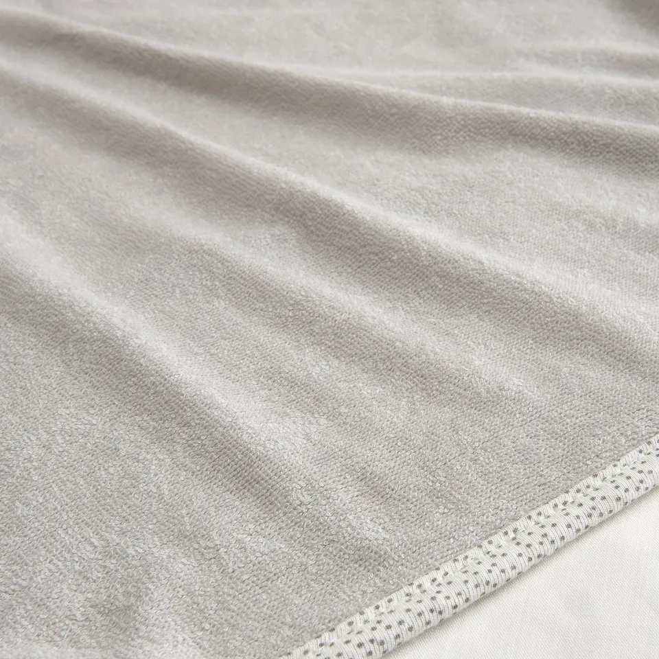 Soft, plush fabric, seamless edges. Ideal for baby care.