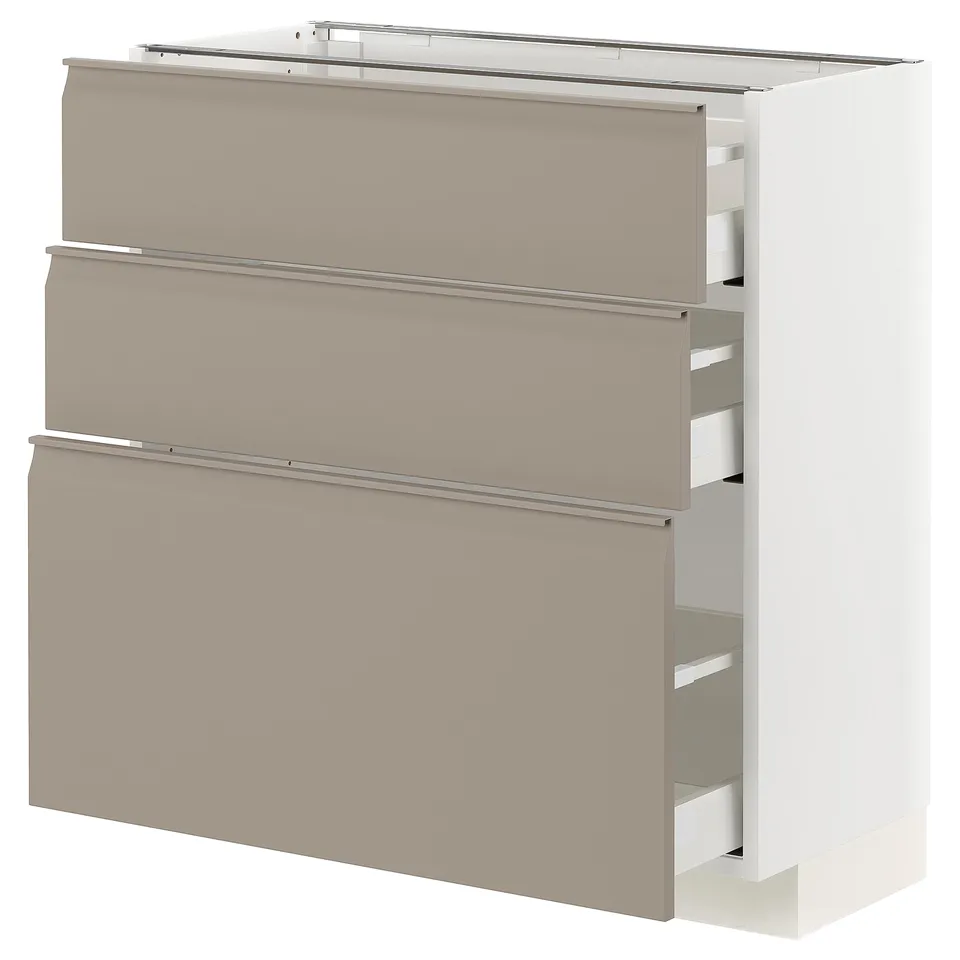 A kitchen cabinet named METOD with gray-beige upplöv fronts featuring a sleek, modern handle design and a chamfered edge.