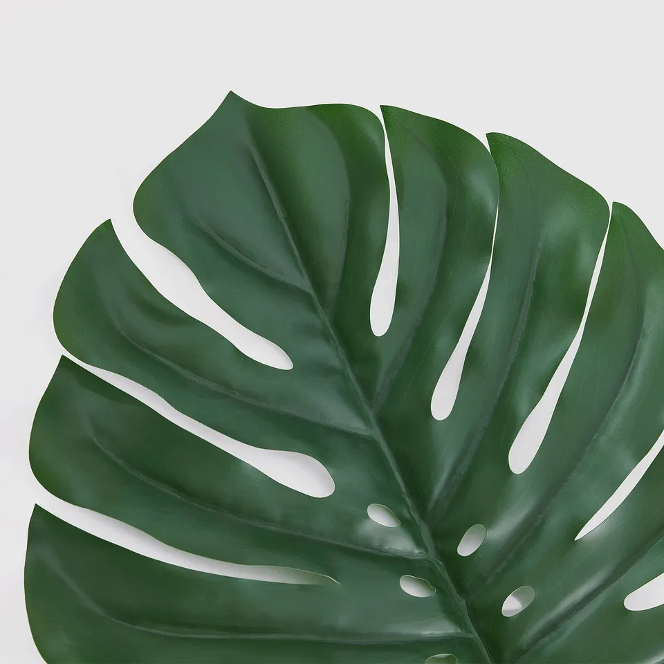 Large, detailed, lifelike green leaf. Made from recycled plastic. Ideal for indoor/outdoor decor.