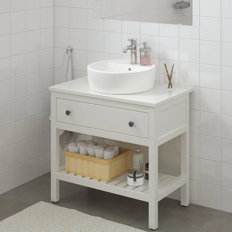 HEMNES in a room