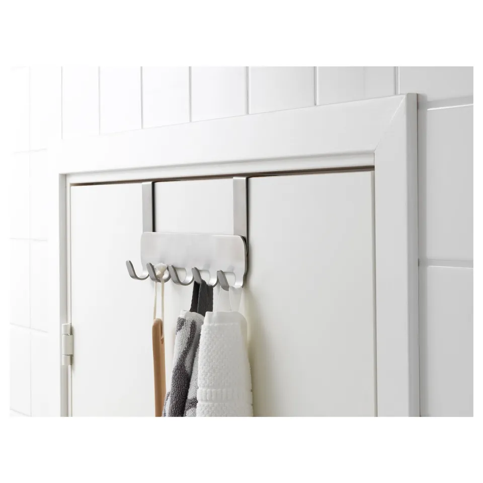 Over-door hanger with 5 hooks storing towels, minimising space usage.