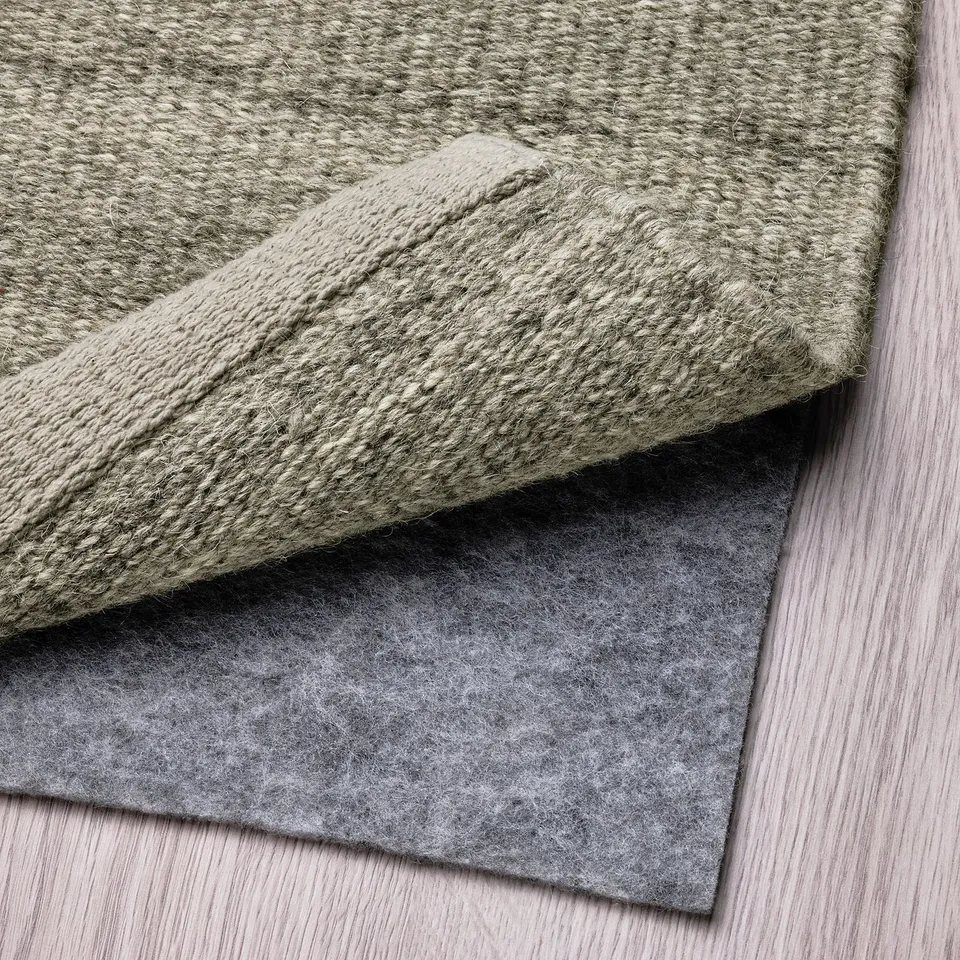 Grey wool rug for living spaces, cosy and cushioned.