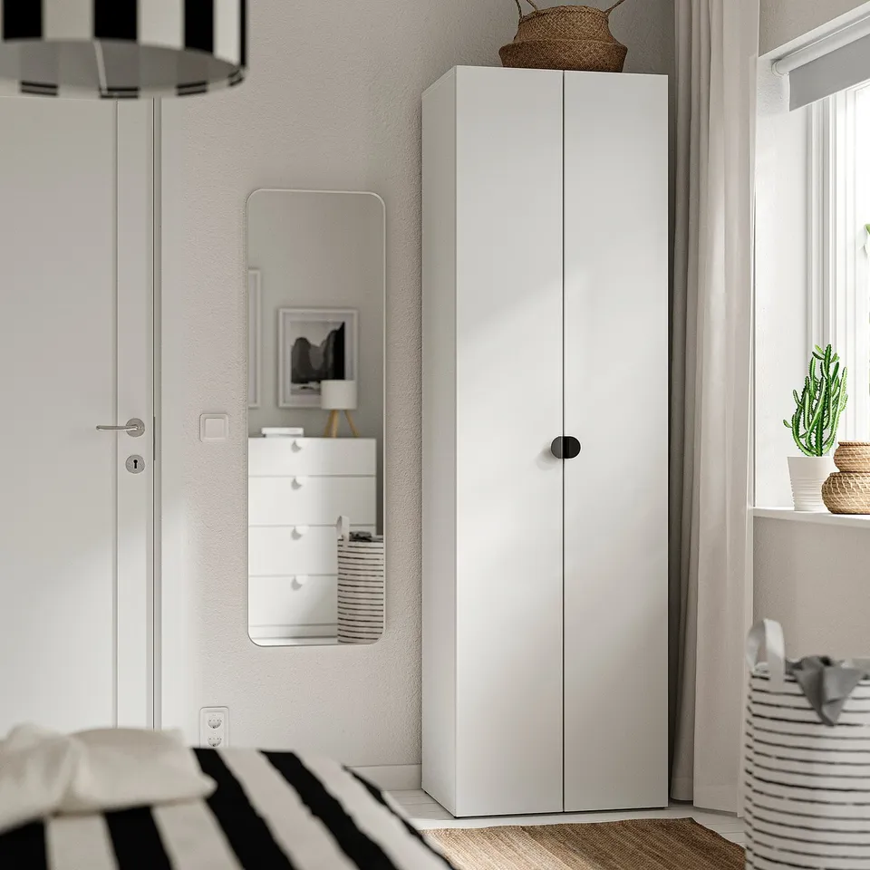 LASTARE in a room